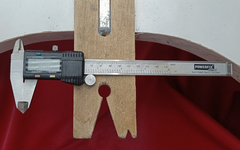 Bench peg with calipers on them 