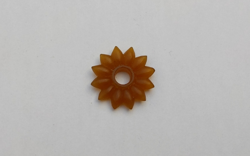 Front view of flower pendant 